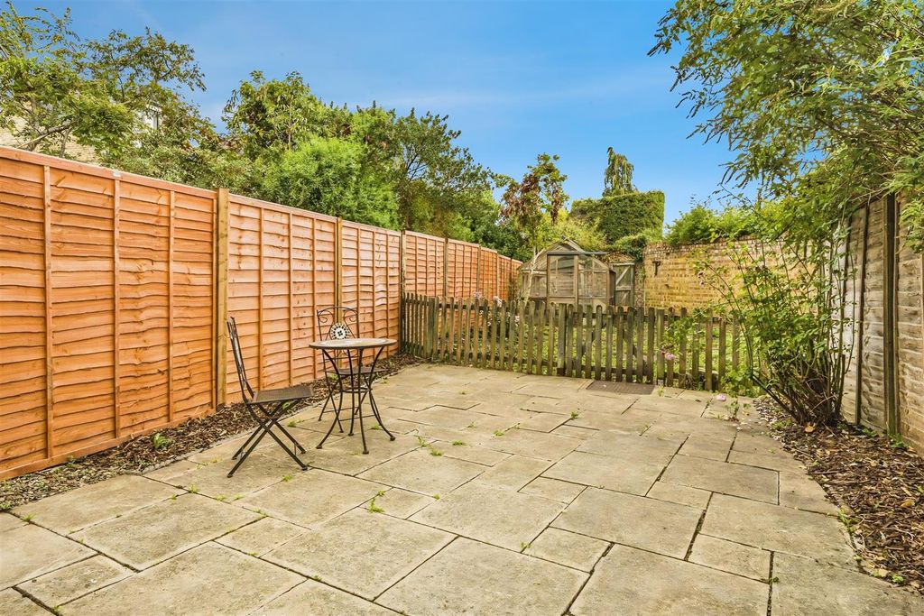 Property photo 2 of 13 Garden