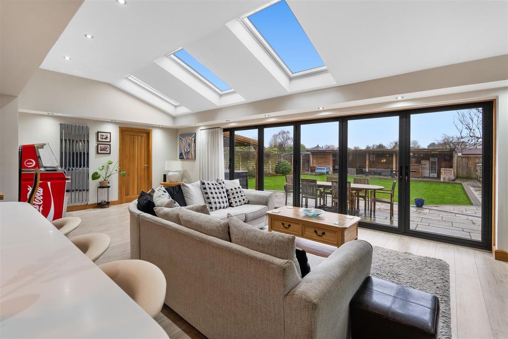 Property photo 3 of 46