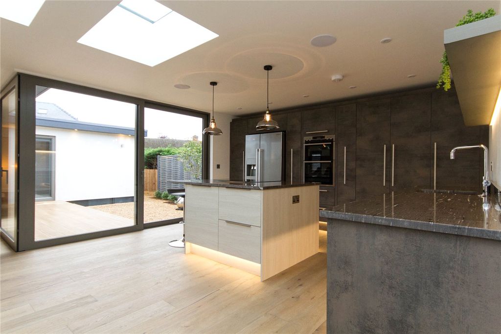 Property photo 2 of 11 Picture No. 17