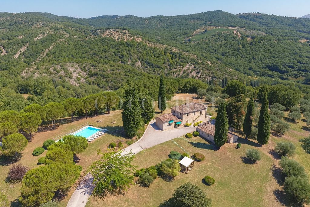 Property photo 1 of 39 Prestigious Estate With Historic Farmhouses, Vineyard And Olive Grove On Umbrian Hills