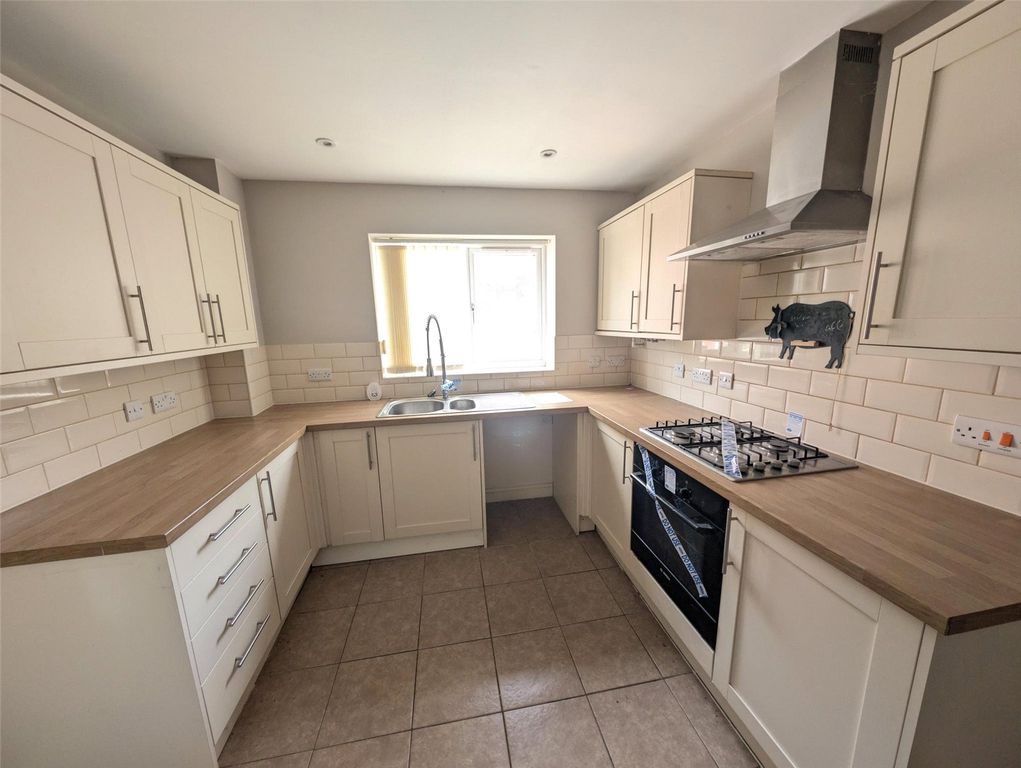 Property photo 2 of 13 Picture No. 21