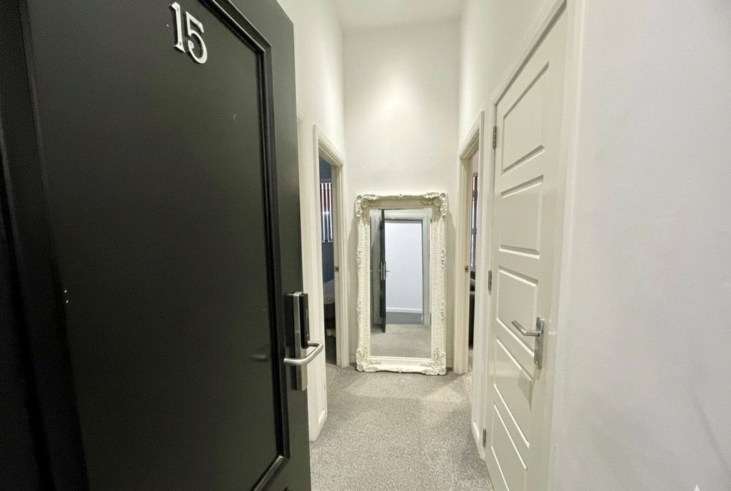 Property photo 2 of 9 Hallway