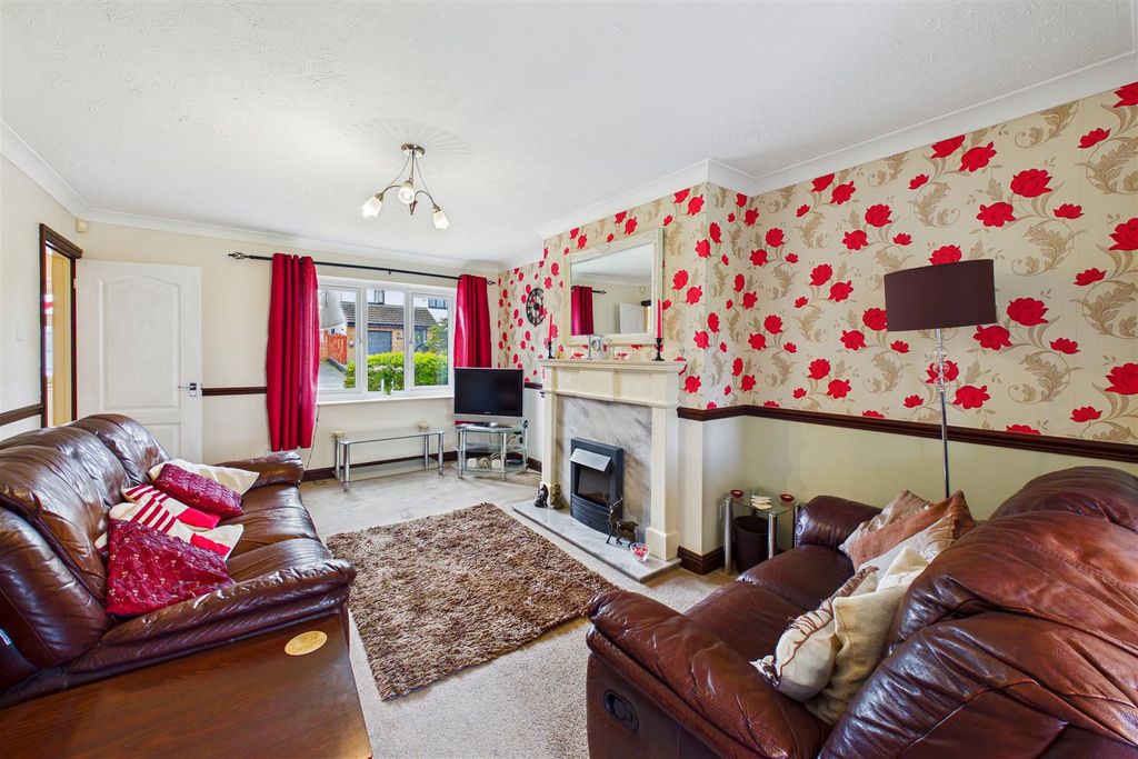 Property photo 2 of 17 Lounge