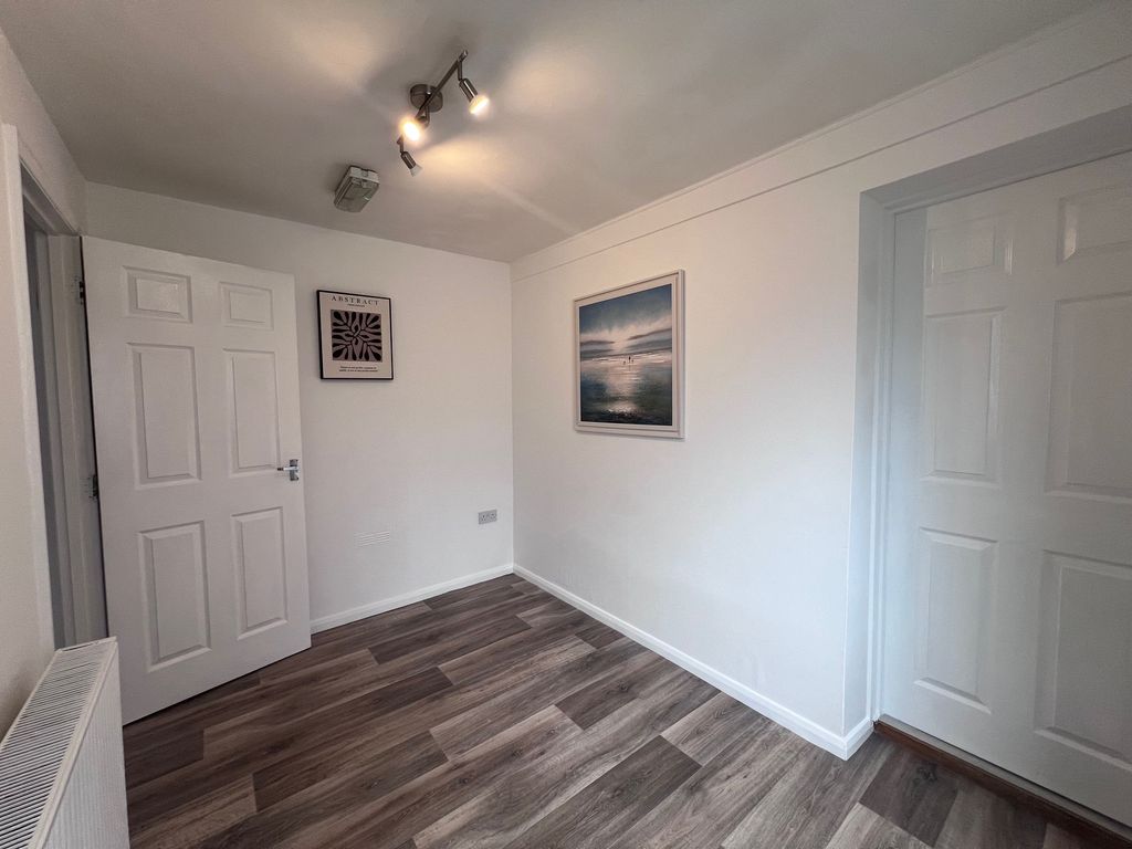 Property photo 2 of 10 Entrance Hall