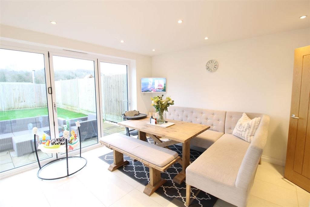 Property photo 3 of 10 Dining Area