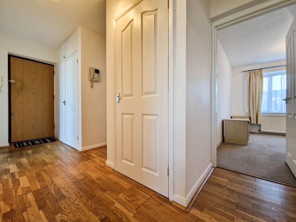 Property photo 3 of 18 Hallway