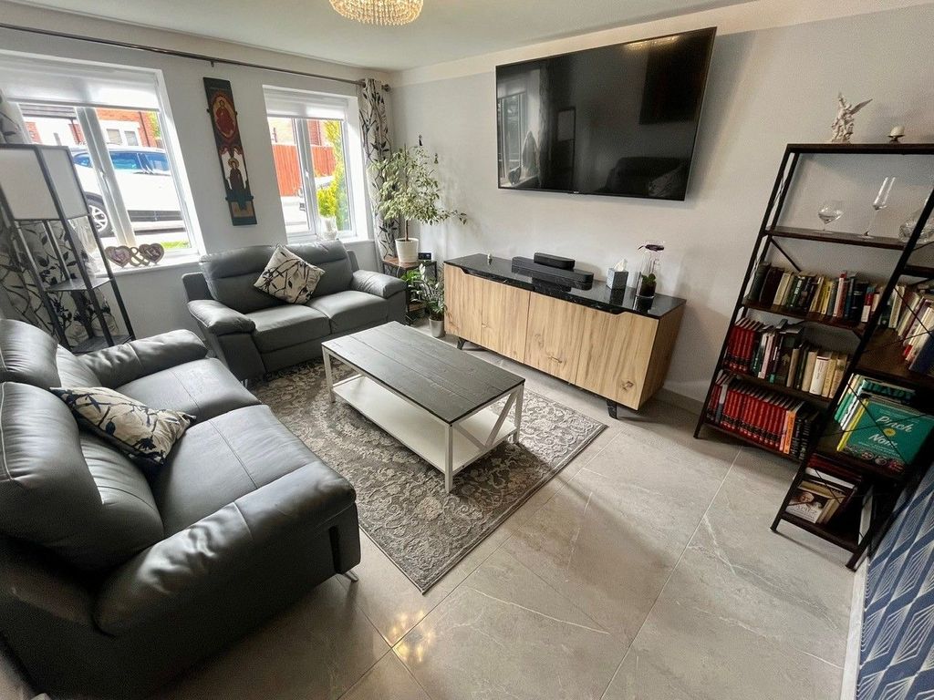 Property photo 2 of 17