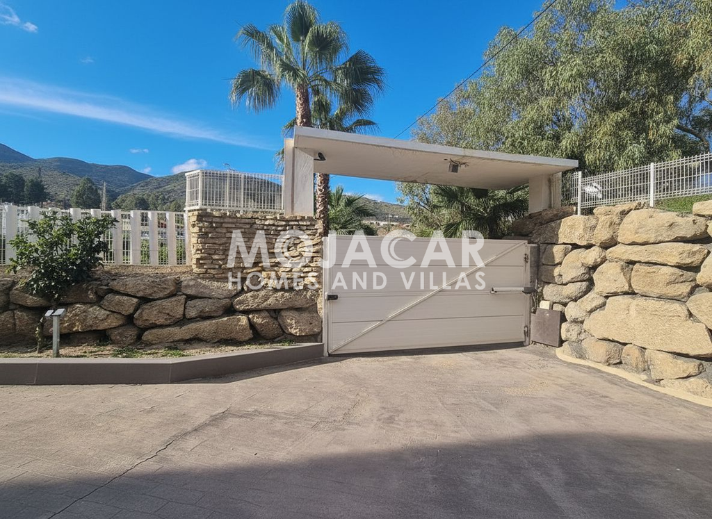 Property photo 3 of 41