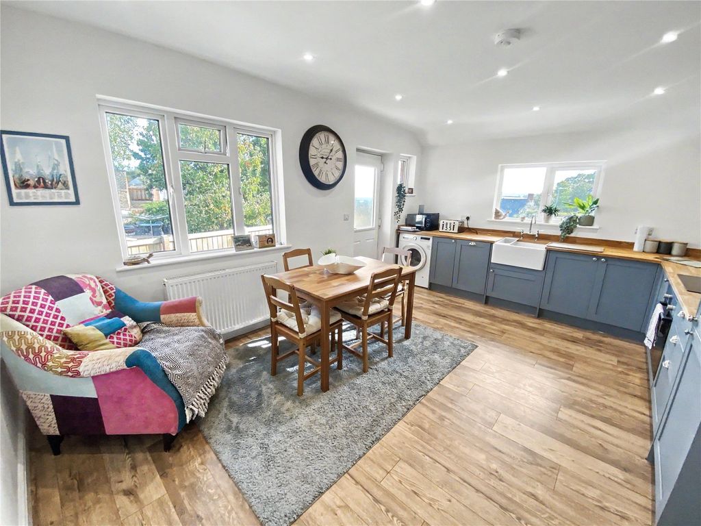 Property photo 2 of 11 Picture No. 18