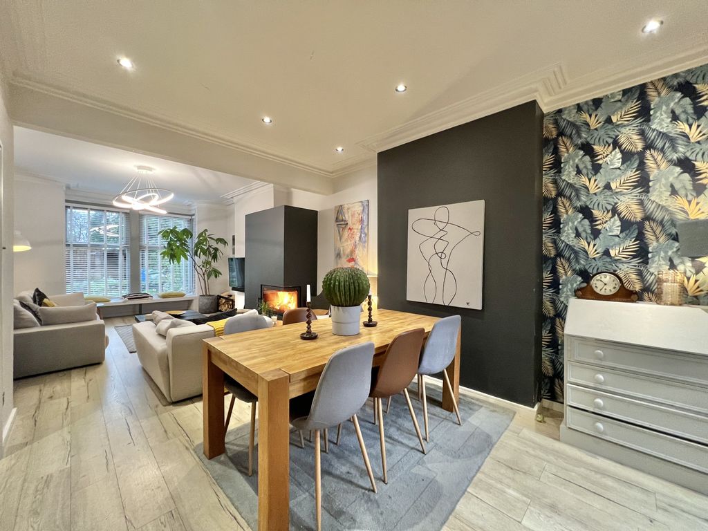 Property photo 2 of 33