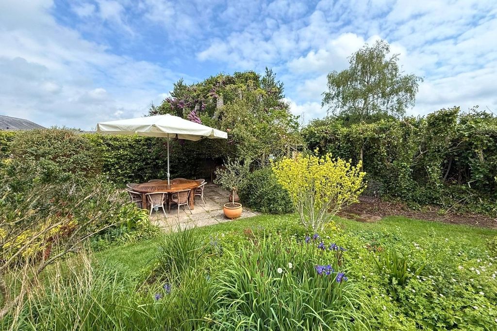 Property photo 2 of 18 Garden