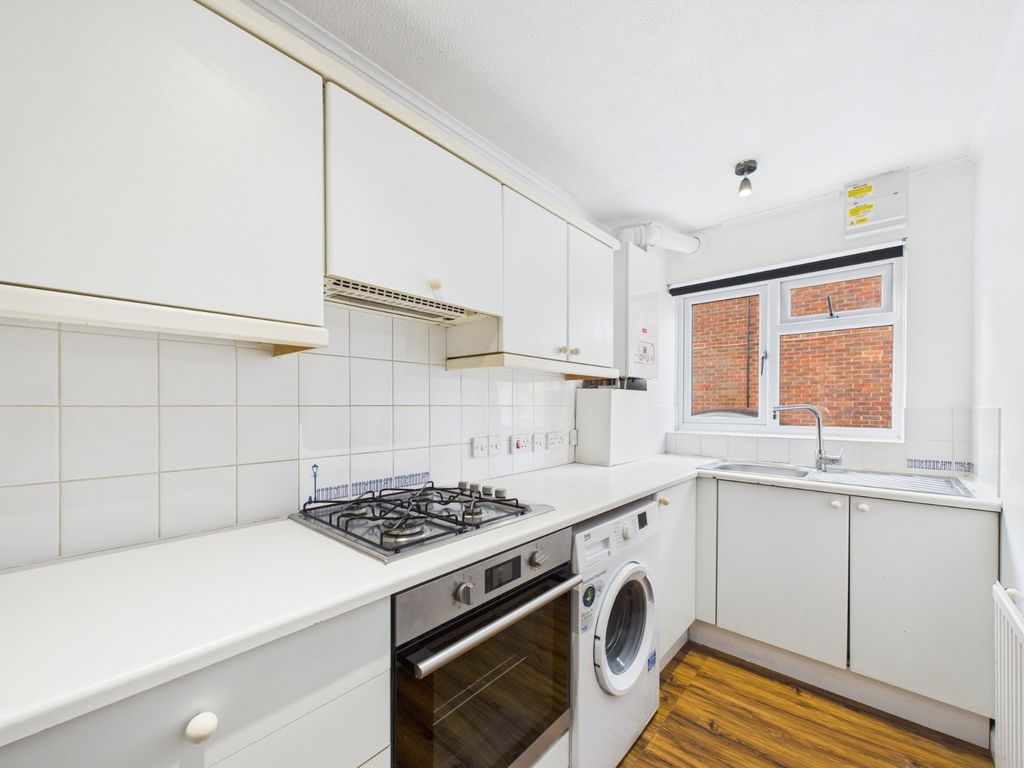 Property photo 3 of 14 Kitchen