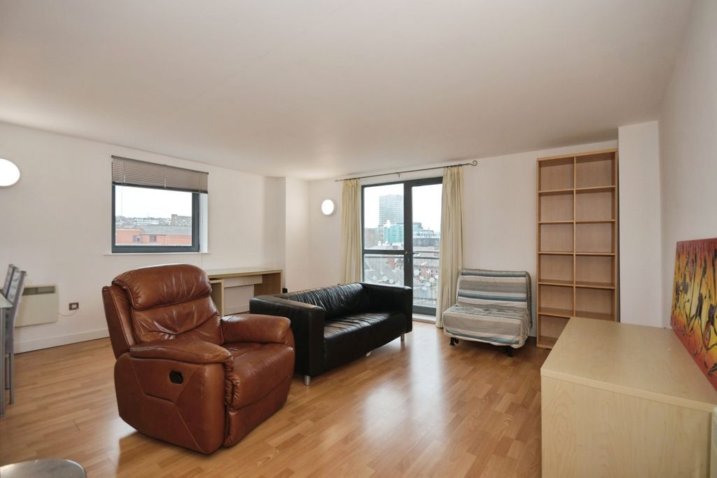 Property photo 2 of 19 Lounge