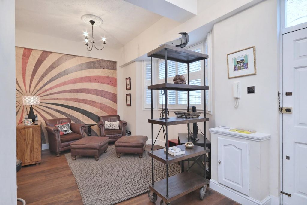 Property photo 2 of 9 Reception