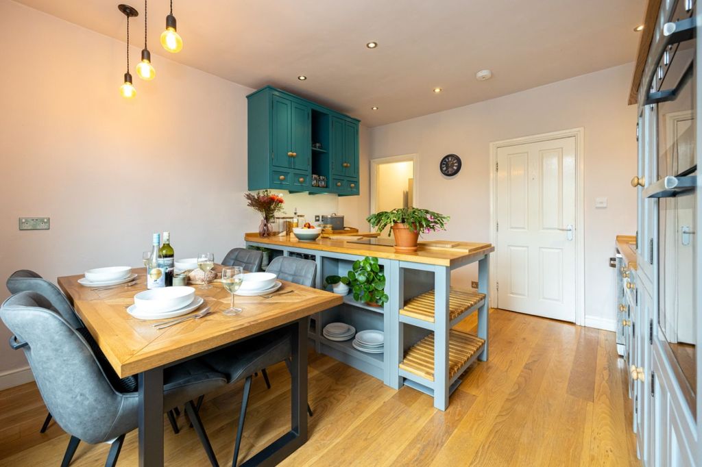 Property photo 2 of 33 Kitchen