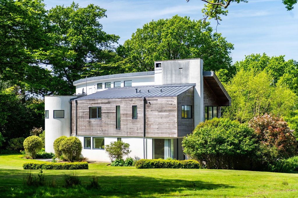 Property photo 2 of 33