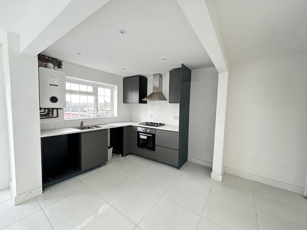 Property photo 2 of 15 4821881