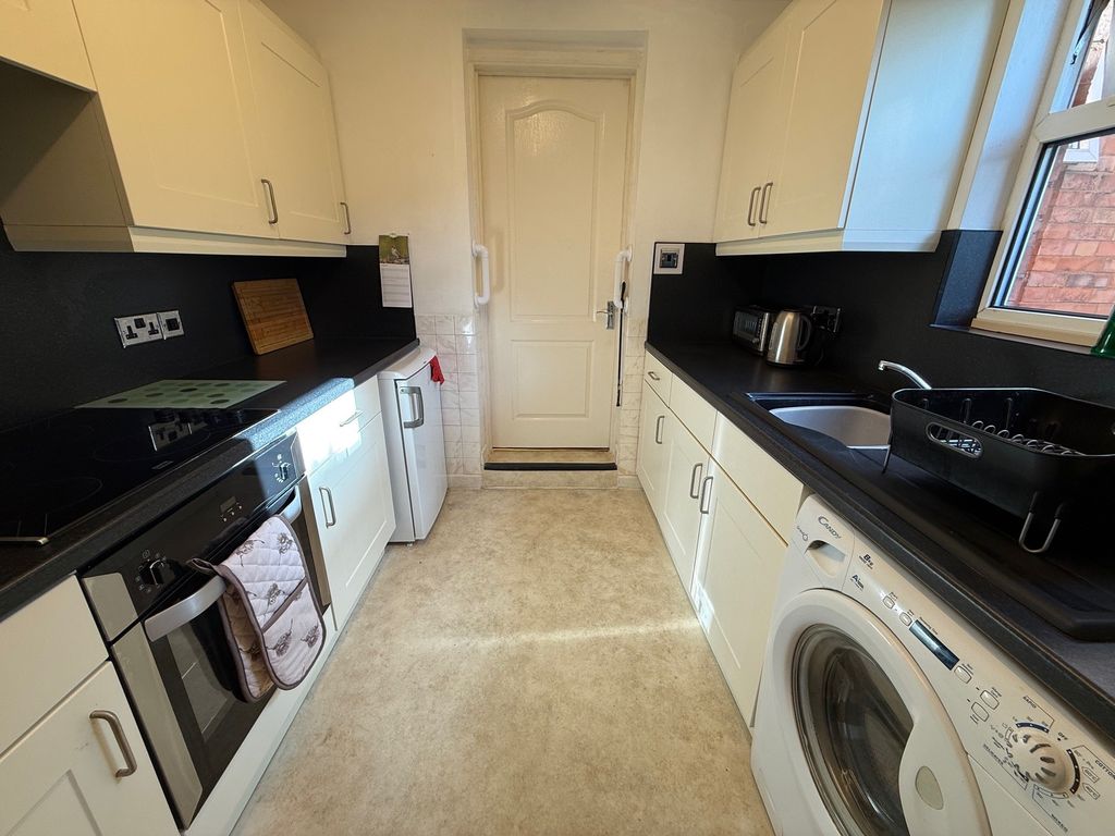 Property photo 3 of 11 Kitchen
