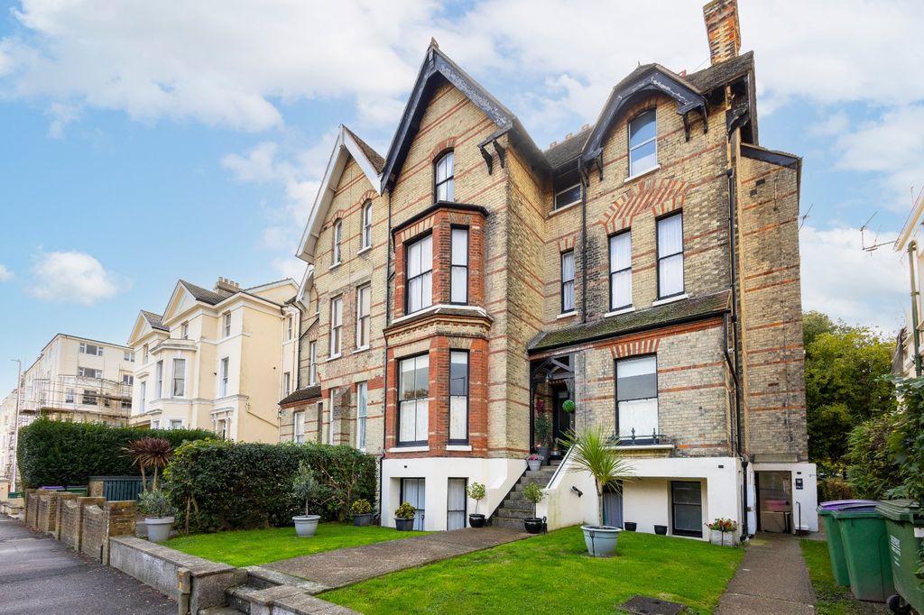 Property photo 1 of 18 Castle Hill Avenue