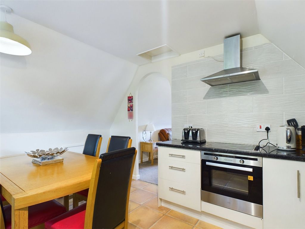 Property photo 3 of 11 Kitchen