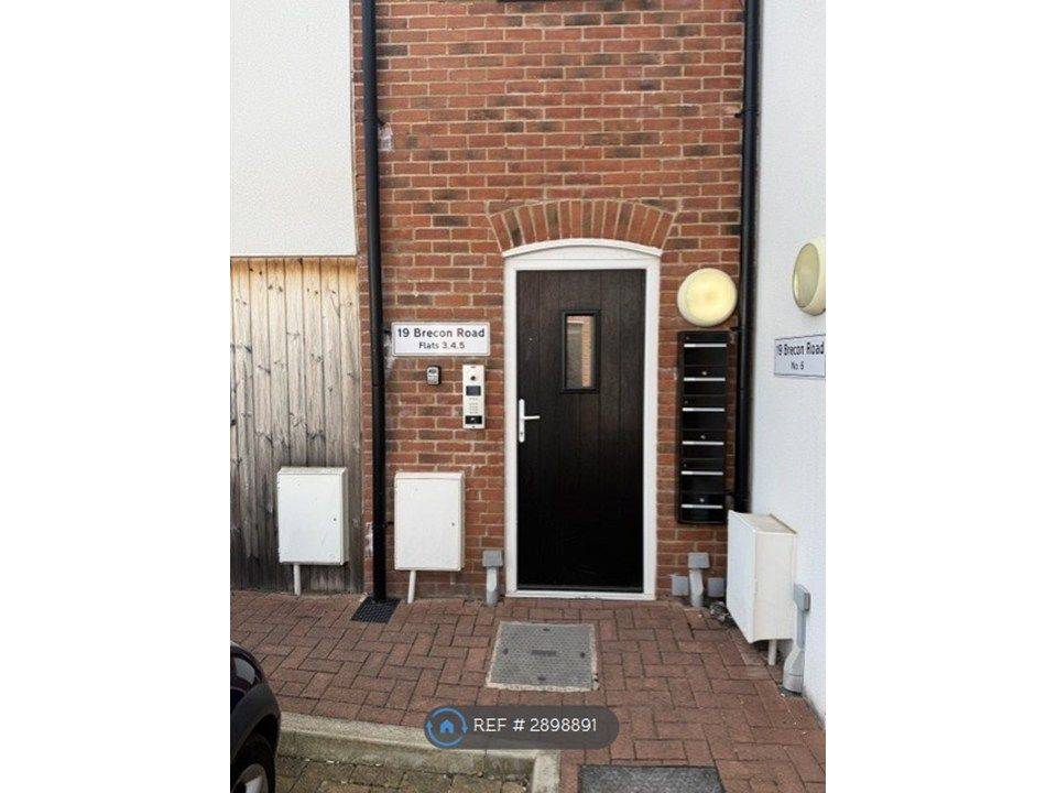 Property photo 1 of 5 Communal Entrance Door