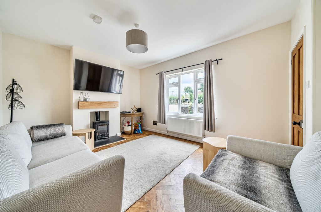 Property photo 2 of 16 2 - 1325354-9-6877Fc0...