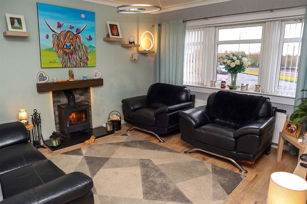 Property photo 3 of 17 Lounge