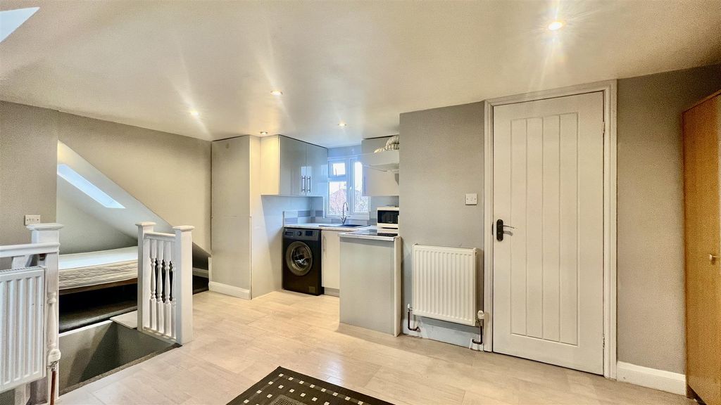 Property photo 2 of 14 Loft Room