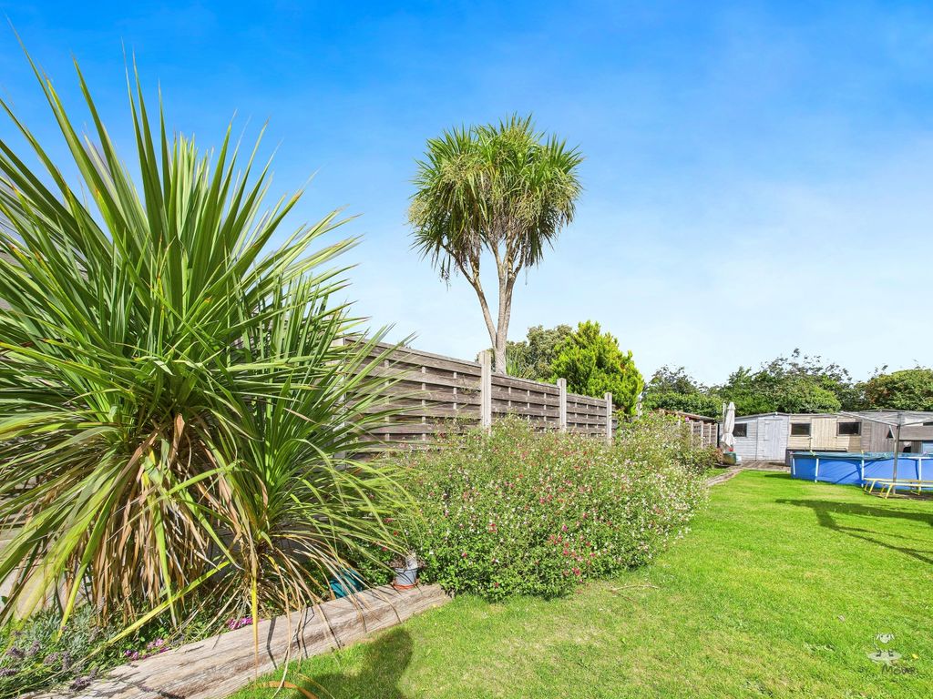 Property photo 2 of 38 Cam01543G0-Pr0155-Still029