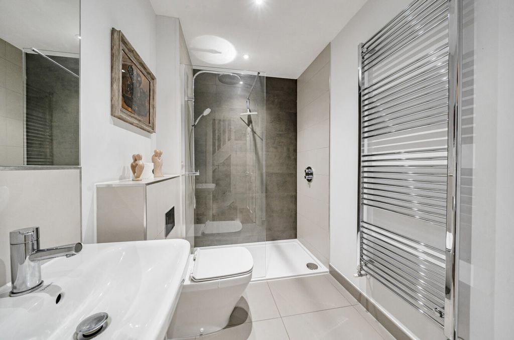 Property photo 2 of 21 1438717-7-69E0E39...