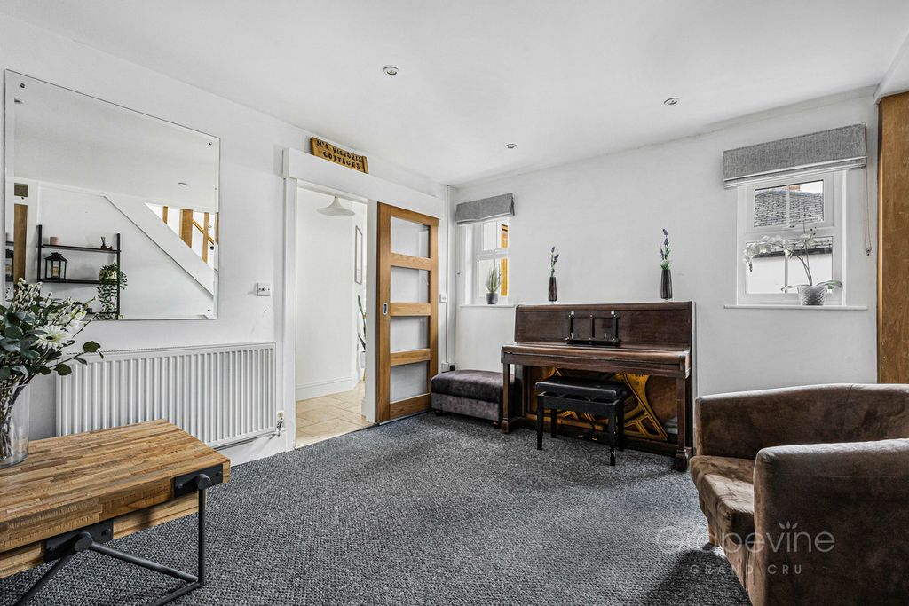 Additional image 5 of 4 bed semi-detached house for saleDavis Street, Hurst RG10