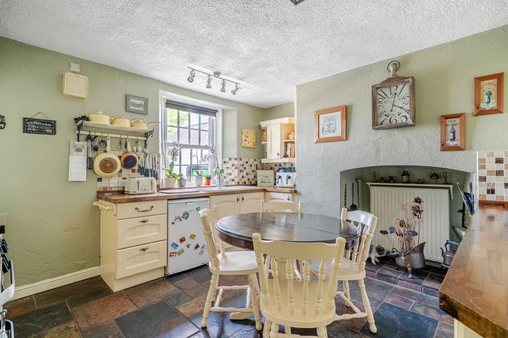 Property photo 3 of 19 2-6A8357708E4Da-1...