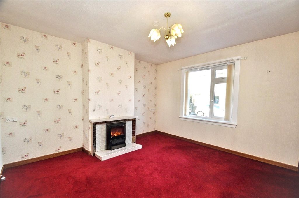 Property photo 2 of 19 Living Room (1)