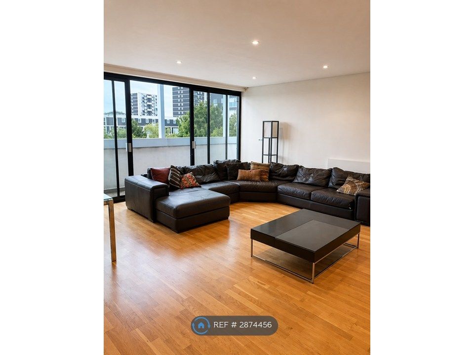 Property photo 2 of 10 Living Room