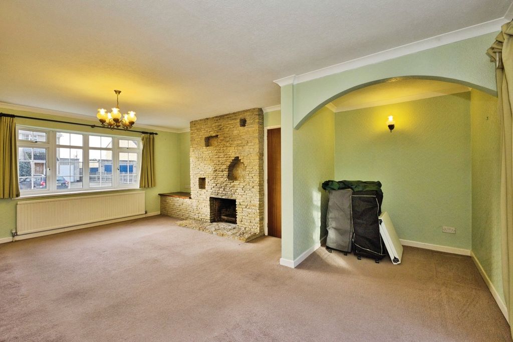 Property photo 3 of 19