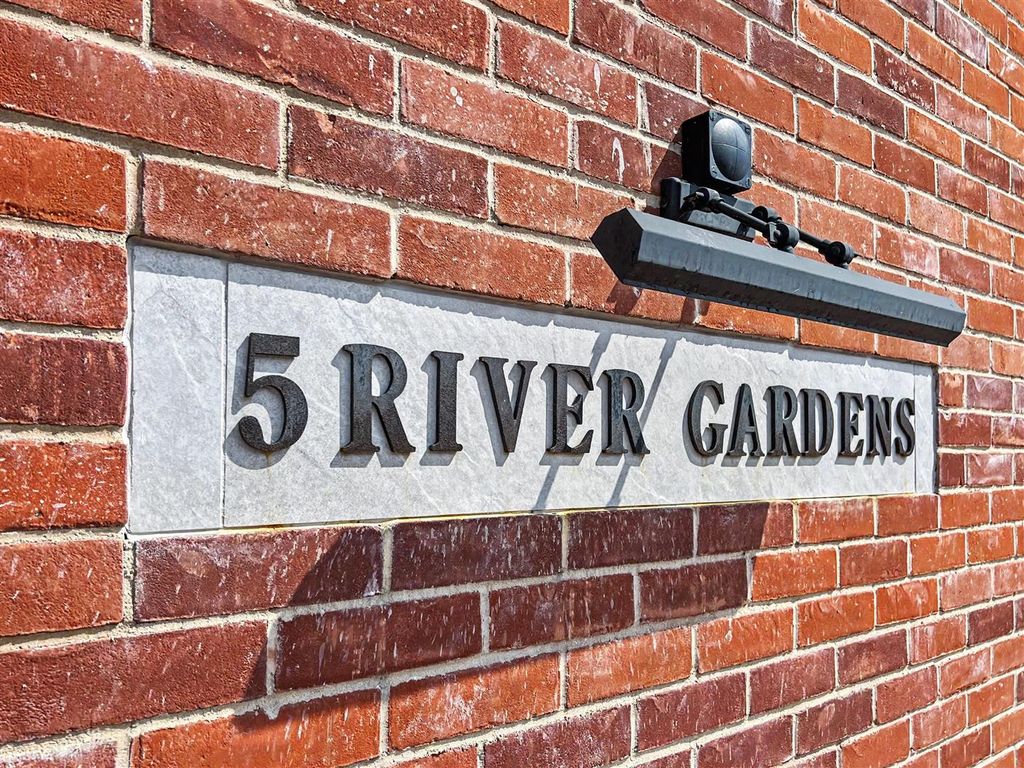 Property photo 2 of 28 A Sign Of Great Craftsmanship