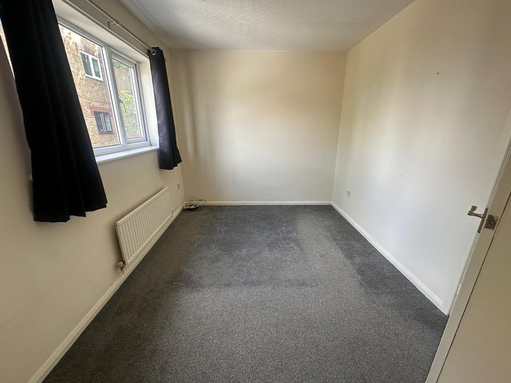 Property photo 2 of 6 Bedroom 1