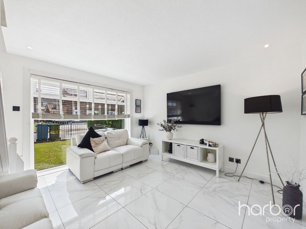 Property photo 2 of 17 5157872