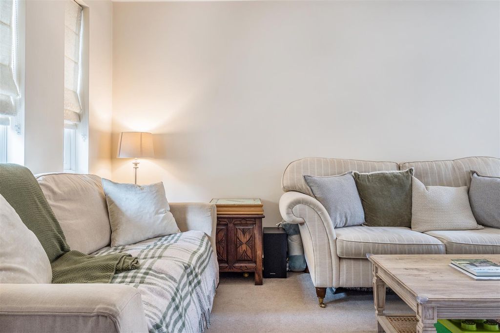 Property photo 3 of 21 1372632-10-6900d0F3Ad79B.Jpg