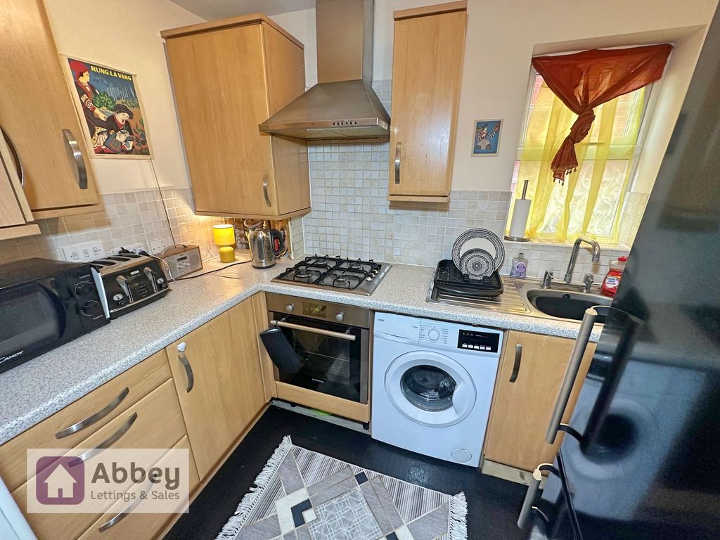 Property photo 3 of 9 Kitchen