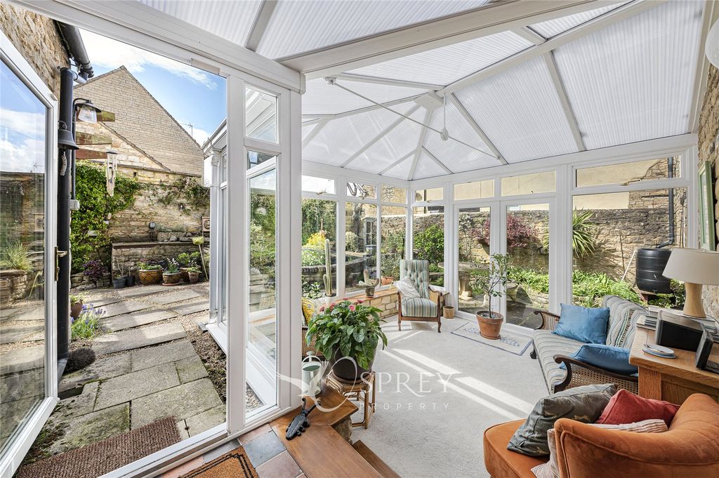Property photo 3 of 22 Conservatory