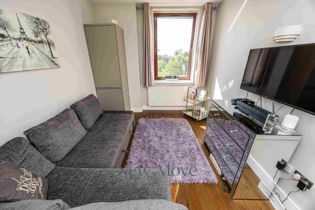 Property photo 3 of 11 Media