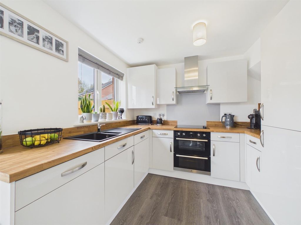 Property photo 2 of 12 Kitchen