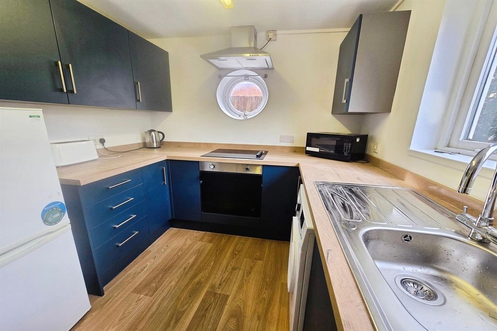 Property photo 1 of 7 (Main)