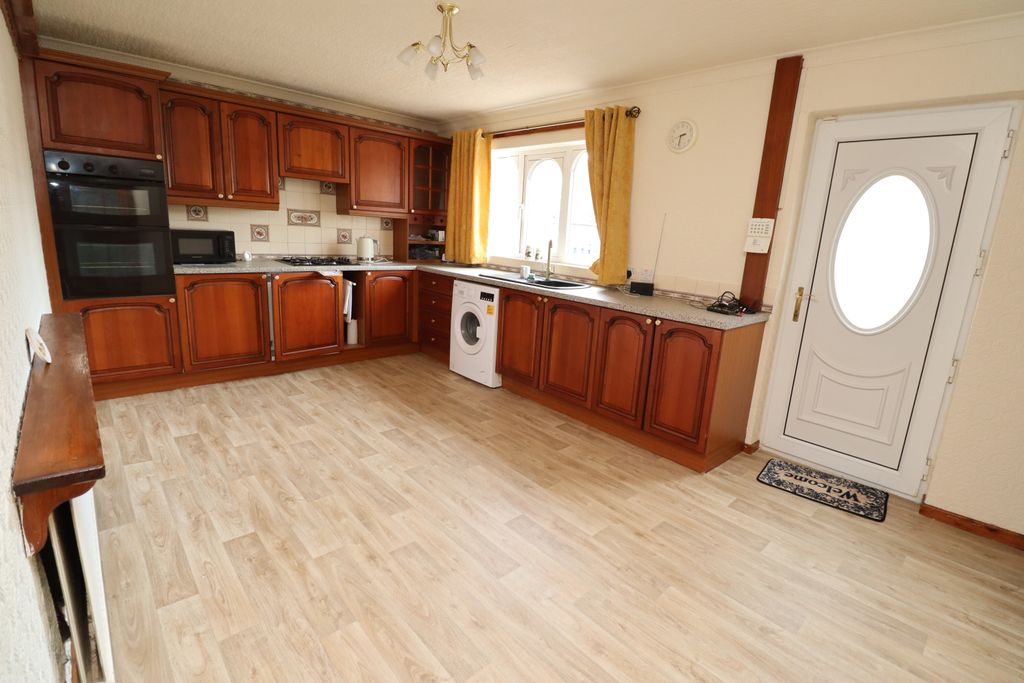 Property photo 2 of 11 Img_3443