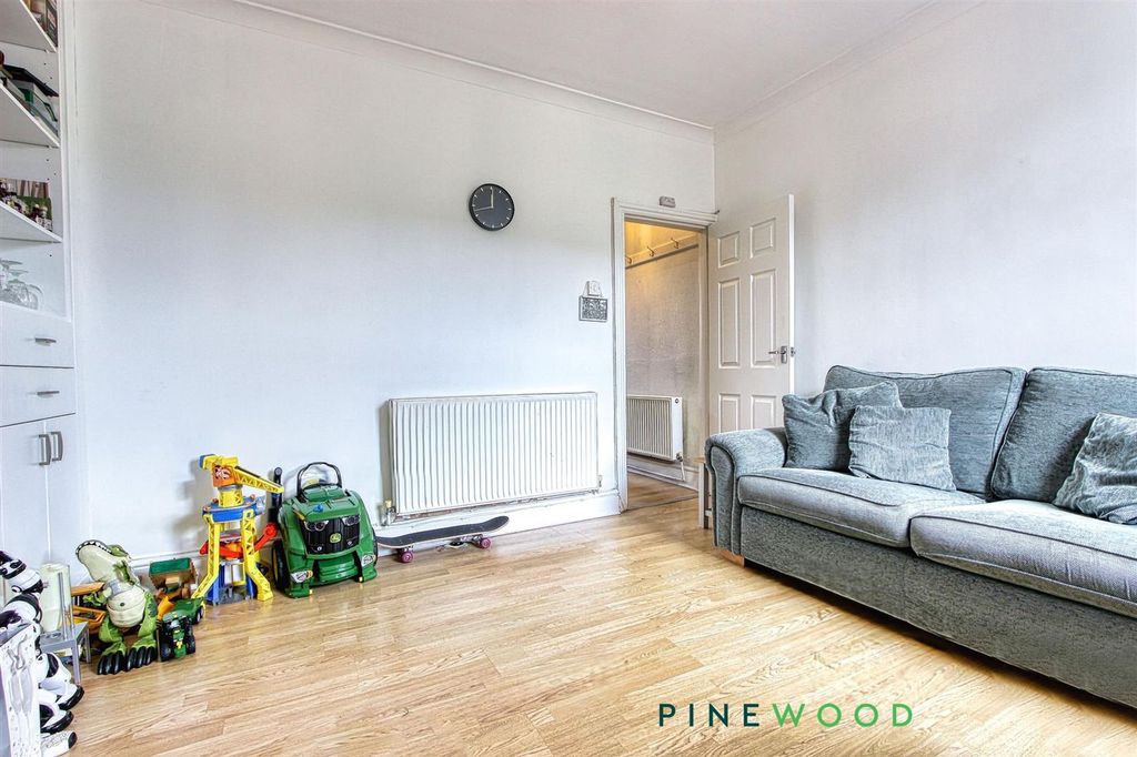 Property photo 3 of 14 Lounge - 2nd Reception Room