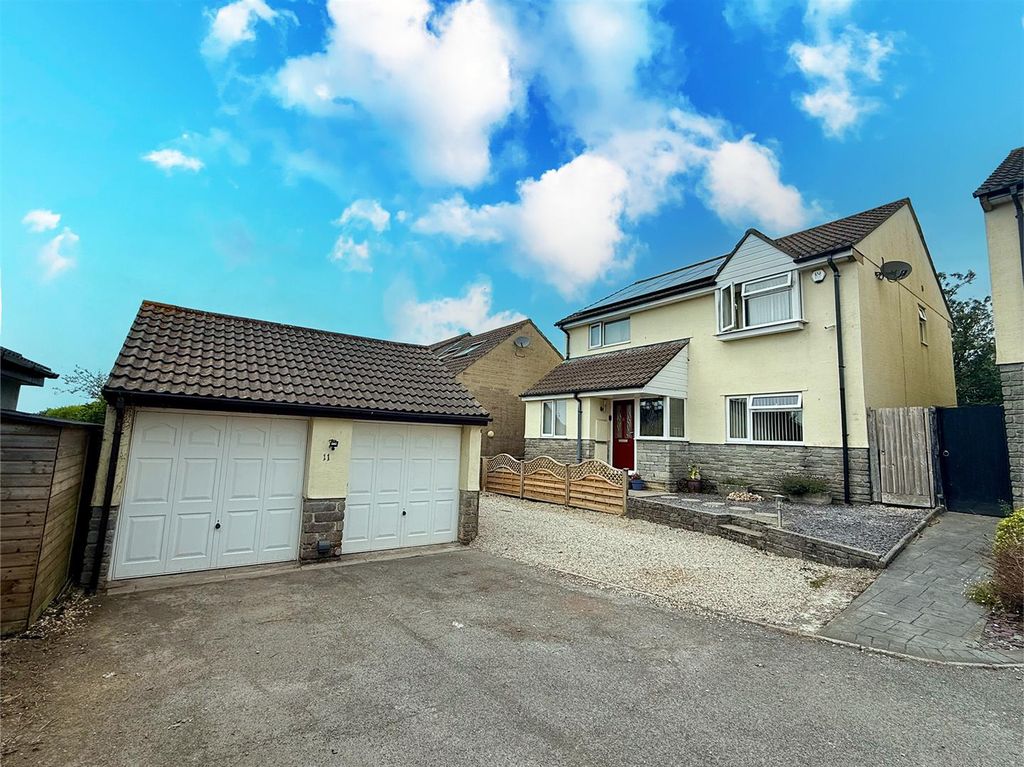 Property photo 1 of 11 Newnham Close, Plympton, Plymouth Pl7 5Ea
