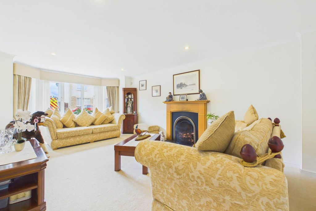 Property photo 3 of 37