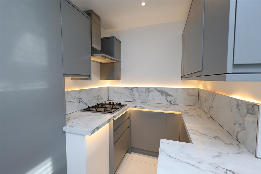 Property photo 2 of 11 Kitchen