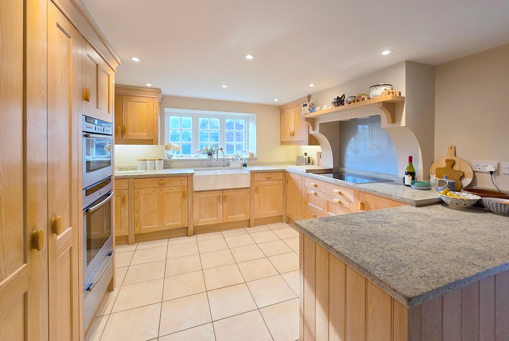 Property photo 2 of 19 Oc Kitchen
